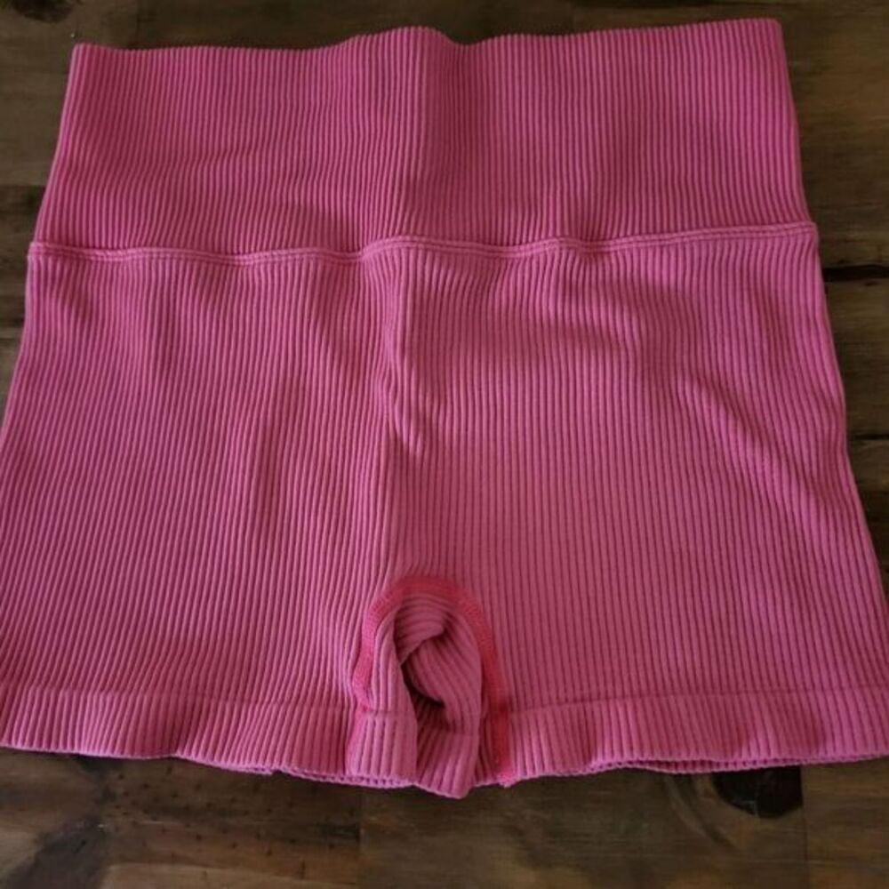 Pink Ribbed Spandex Shorts Size Medium - Picture 8 of 12
